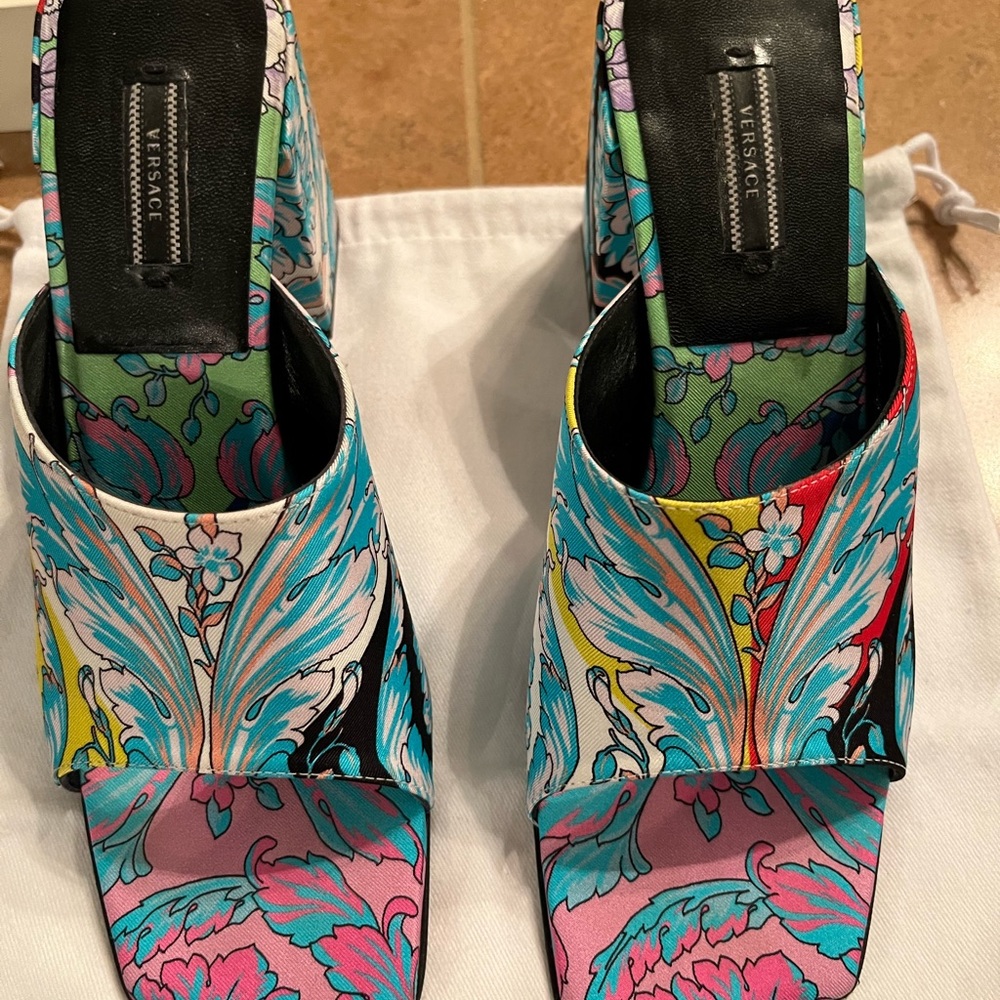 Versace Shoes Gently Worn Multi Color slides